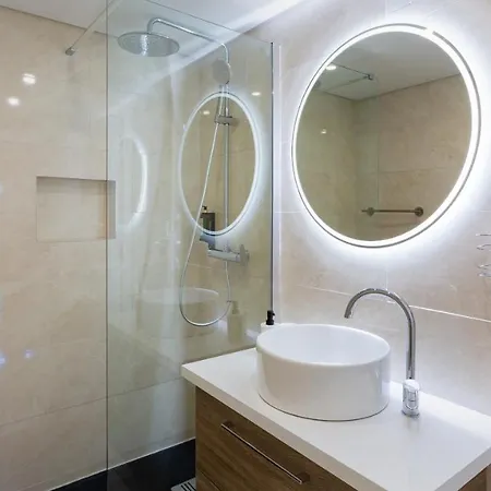 Bright & Charming 1bdr W/ Pool By Lovelystay شقة