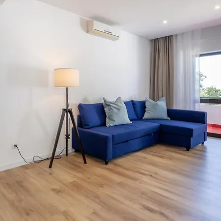 Bright & Charming 1bdr W/ Pool By Lovelystay *