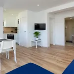 Bright & Charming 1bdr W/ Pool By Lovelystay וילהמורה